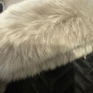 Rabbit fur trimmer half leather gloves.